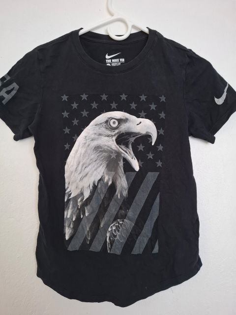 Playera Nike para niño S con diseño de águila