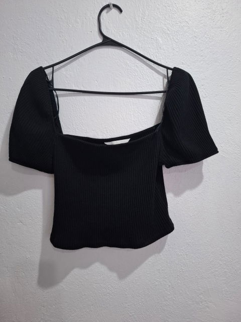 Playera H&M Negra con Mangas Cortas
