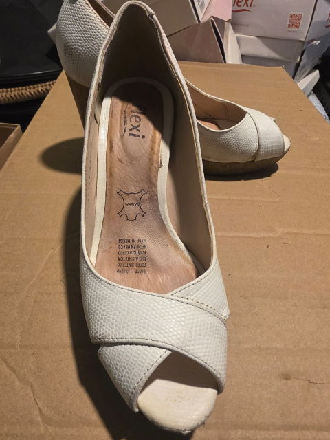 Zapatillas casuales Flexi blancas en buen estado