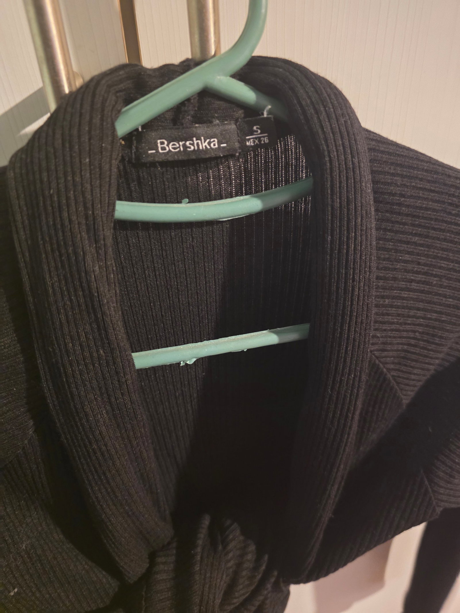 Cardigan BERSHKA negro Talla S