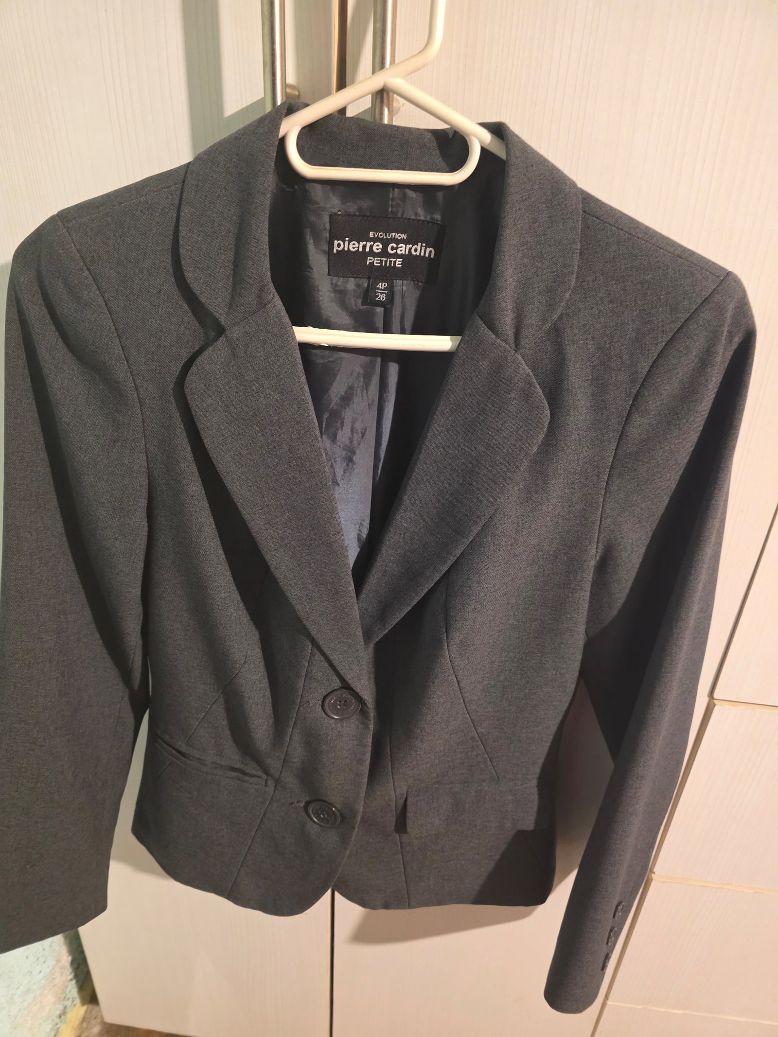 Saco formal Pierre Cardin gris Talla 4P (26) en excelente estado