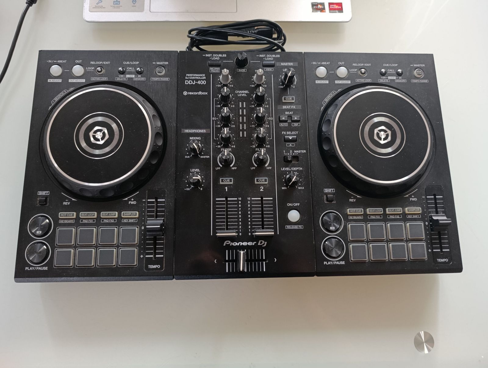 Controlador Pioneer DDJ-400 en buen estado, color negro
