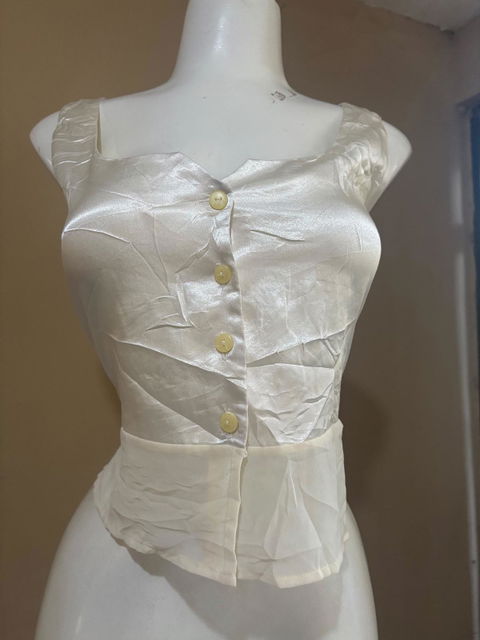 Blusa satinada sin mangas color blanco