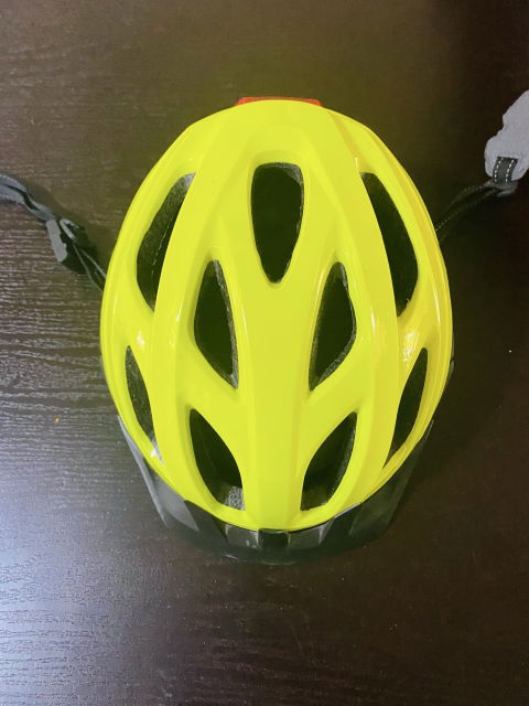 Casco para ciclistas con luz trasera - Como nuevo