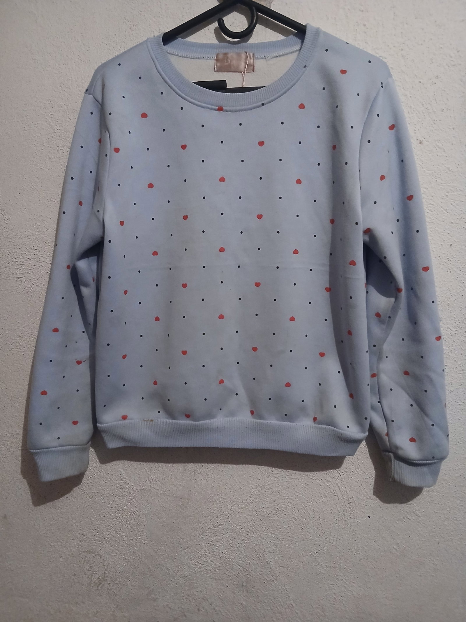 Sudadera de niña con estampado de corazones