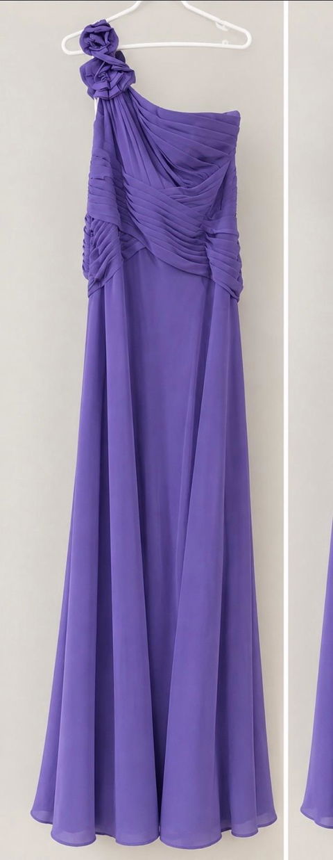 Vestido largo de fiesta color púrpura con detalle en el hombro