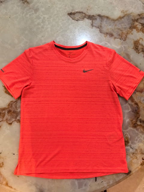 Playera Nike talla Small
Talla