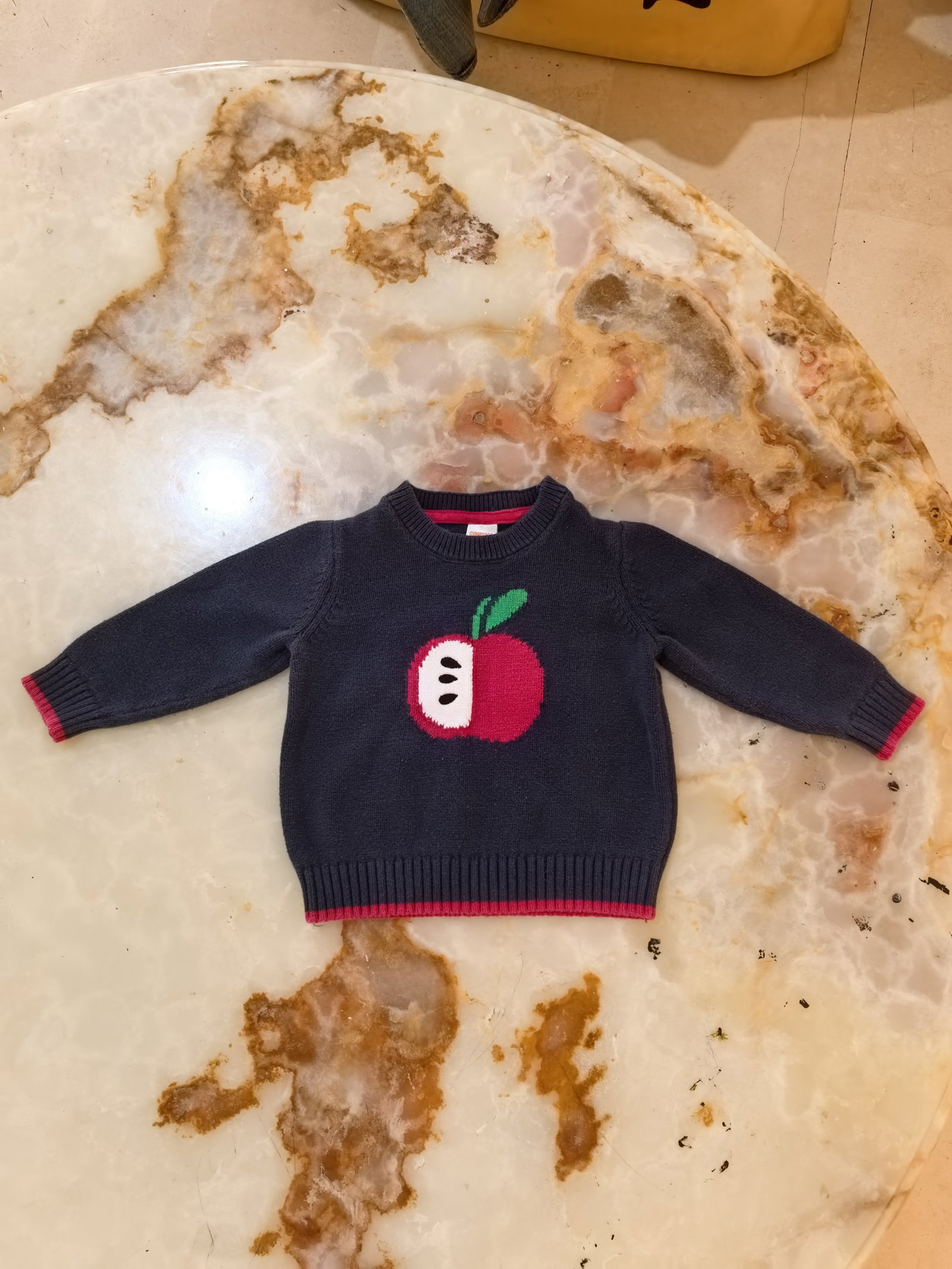 Suéter Gymboree con diseño de manzana - Talla 12-18 meses