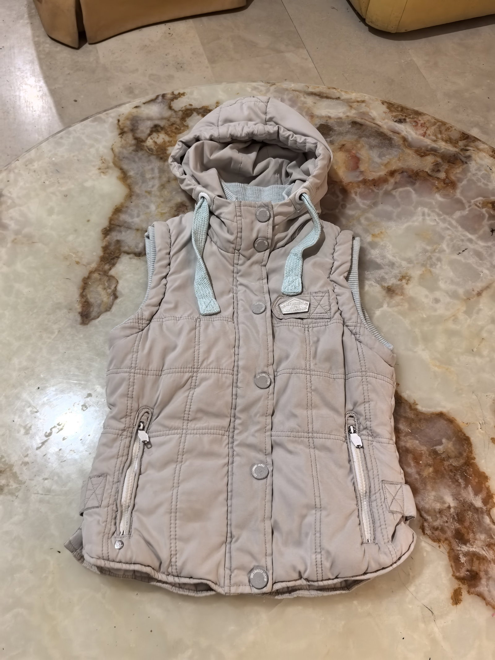 Chaleco Dry Laundry con Capucha Talla S - Como Nuevo