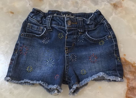 Shorts Cat & Jack Talla 5 con Bordado Colorido - Como Nuevos