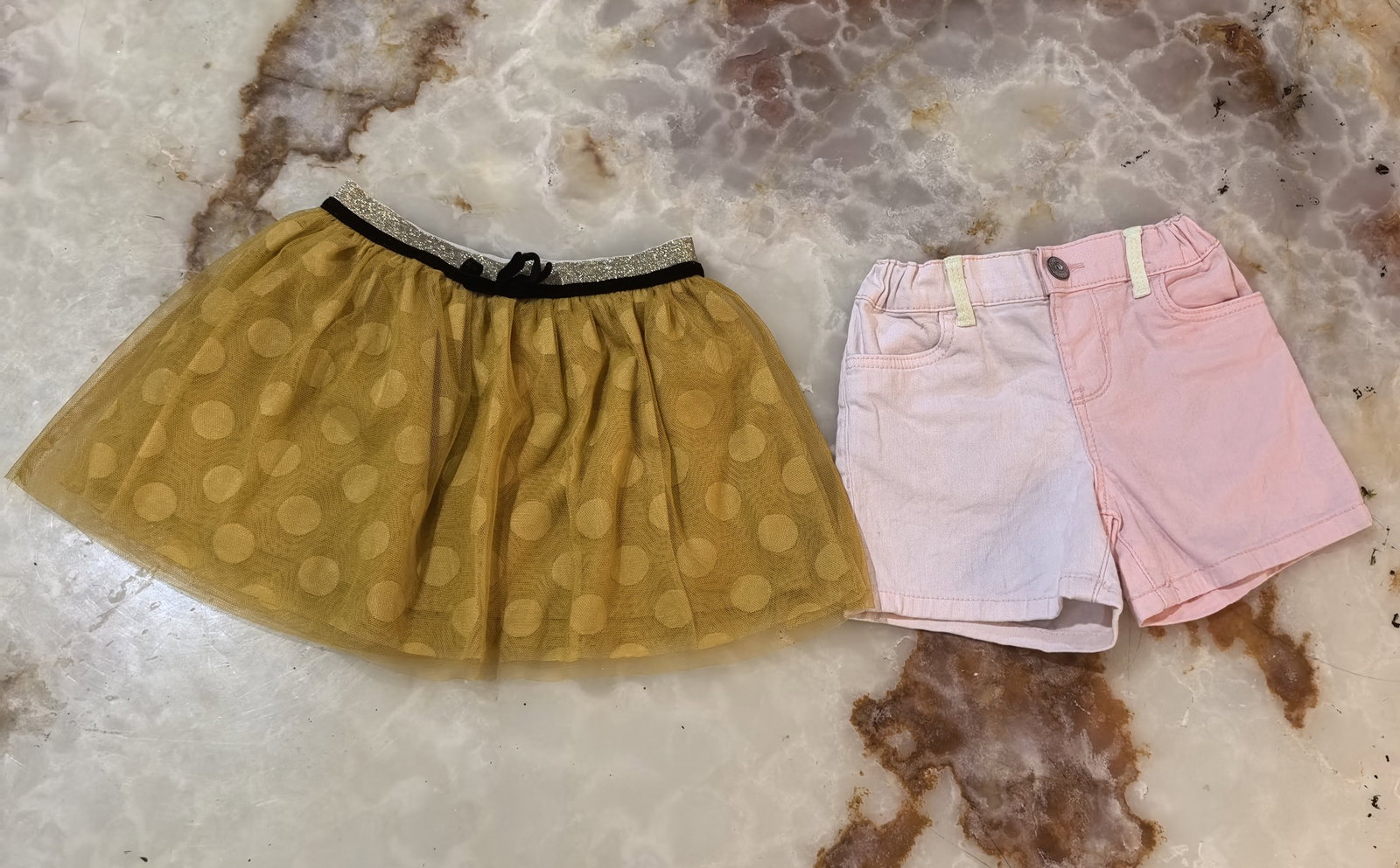 Conjunto de Falda y Short Oshkosh - Talla 5T y 4T