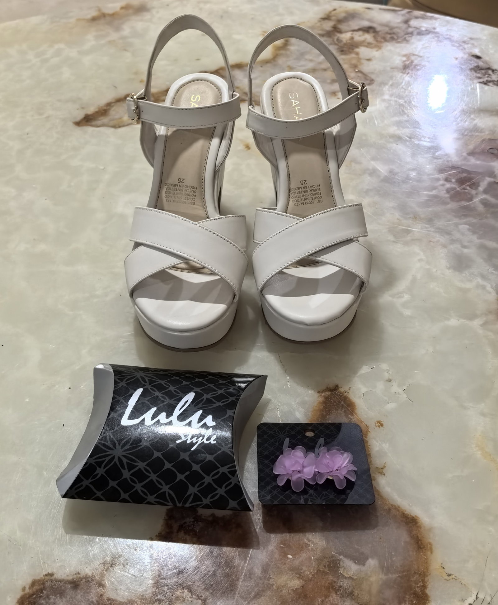 Zapatillas con aretes de regalo - Como nuevas