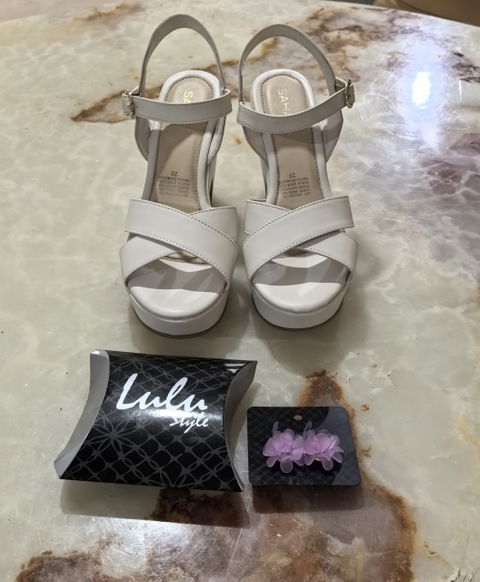 Zapatillas con aretes de regalo - Como nuevas