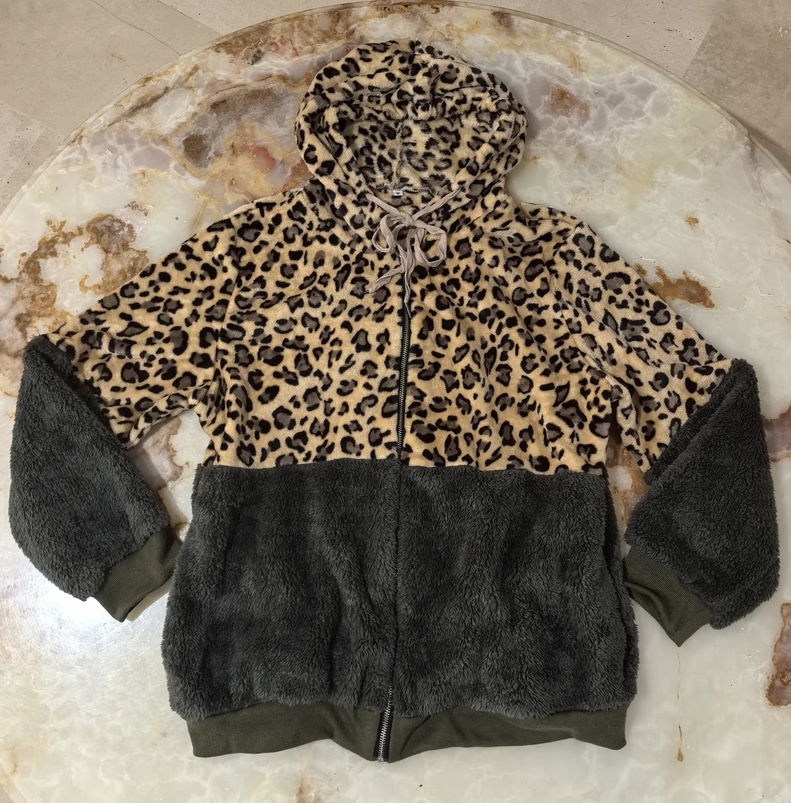 Chamarra de Peluche con Estampado de Leopardo - Talla M