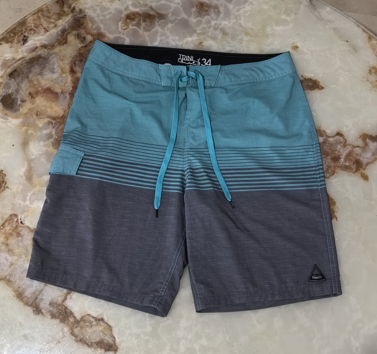 Short Trinity 34 en excelente estado