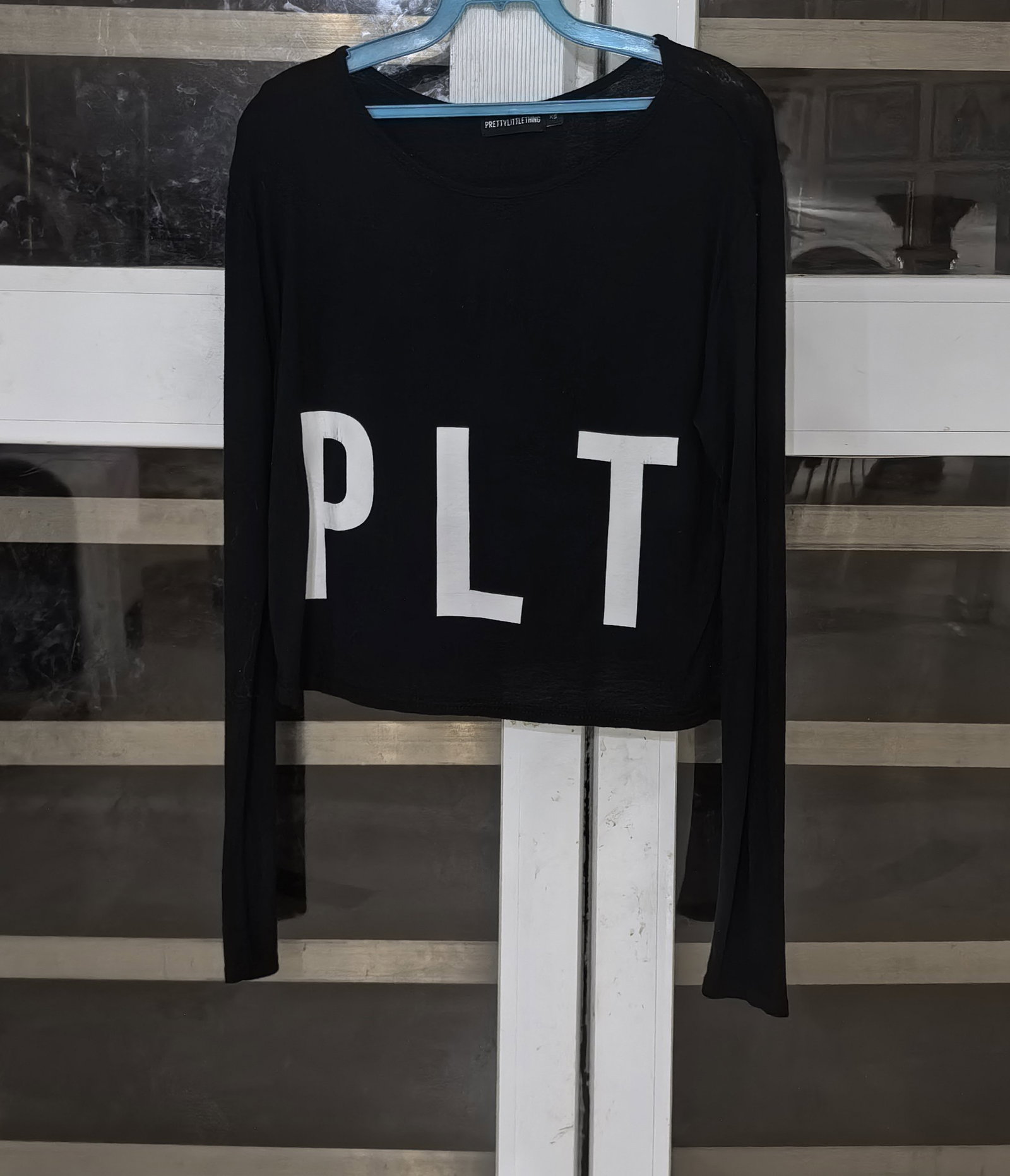 Crop Top Prettylittlething Negro XS