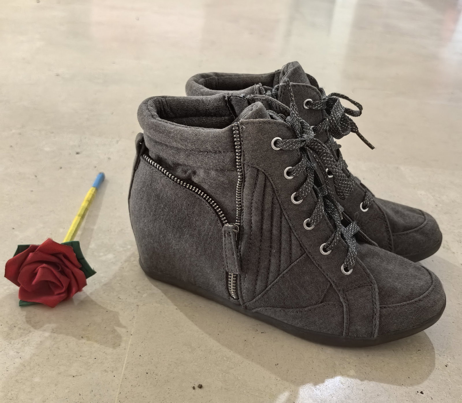 Botines con Cuña Interna Justice - Talla 25 cm (8 americano) - Nuevos