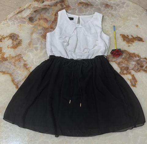 Vestido BCX como nuevo, blanco y negro
