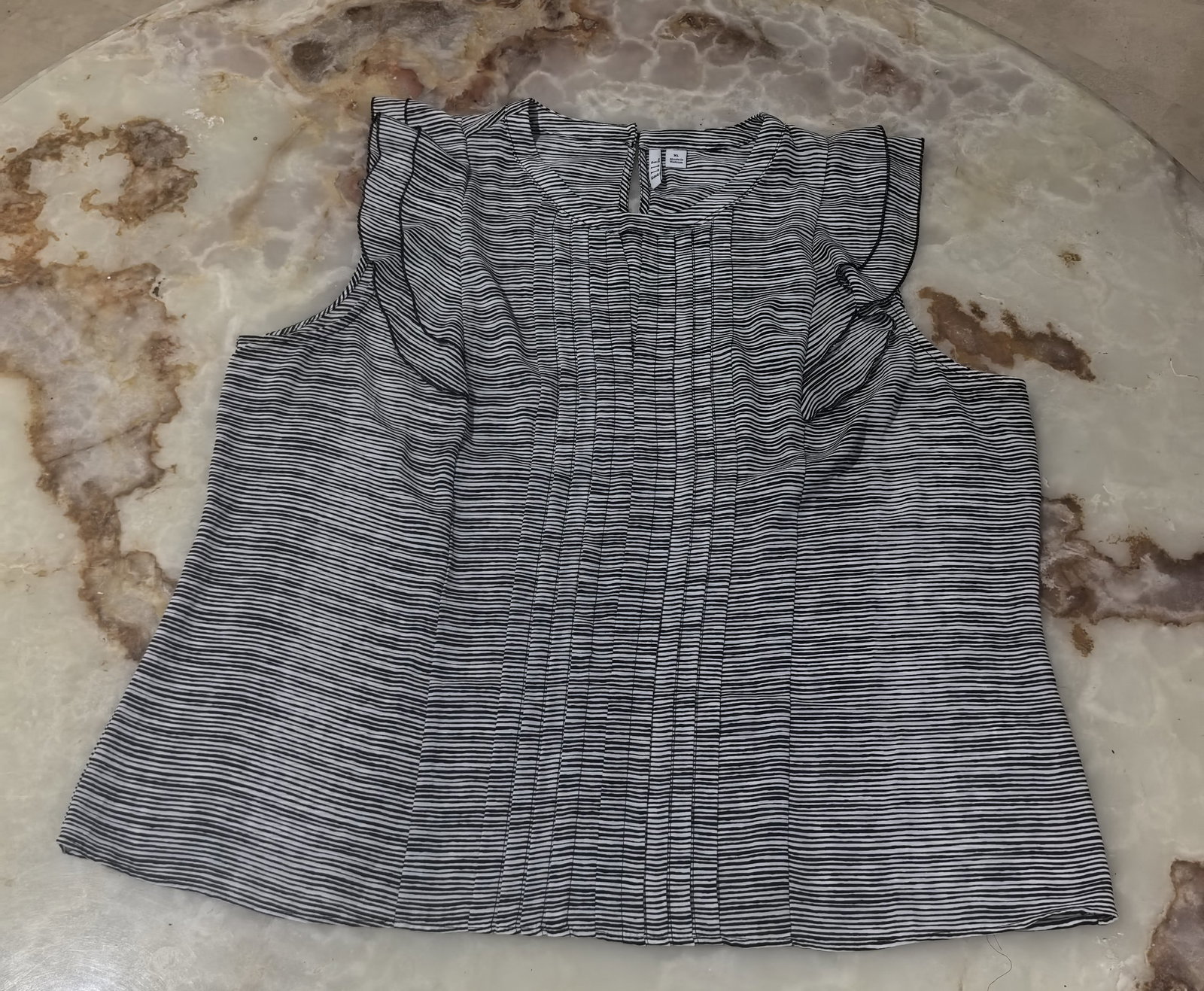 Blusa Elle nueva, talla XL con detalles plisados