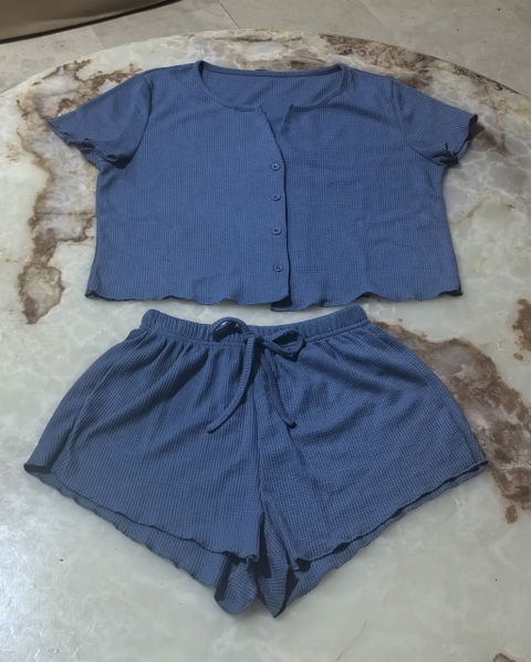 Conjunto pijama blusa y short nuevo, talla Medium