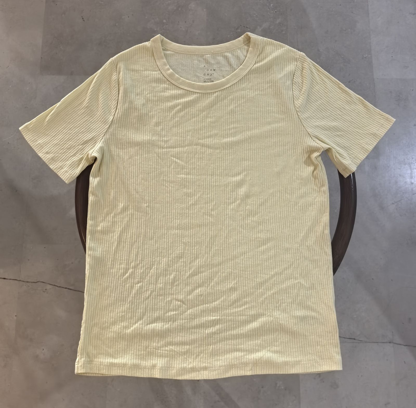 Playera A New Day XL 18-20 años color amarillo
