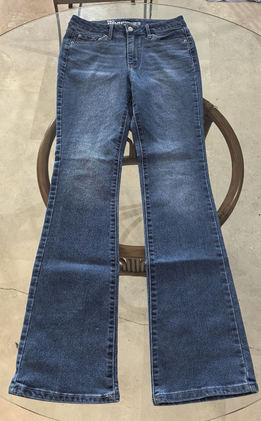 Jeans acampanados stretch No Boundaries, talla 8 Medium