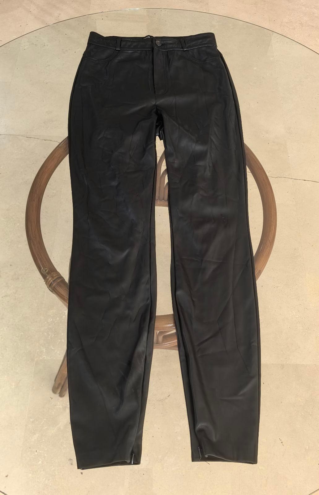 Pantalón Zara color negro talla Small