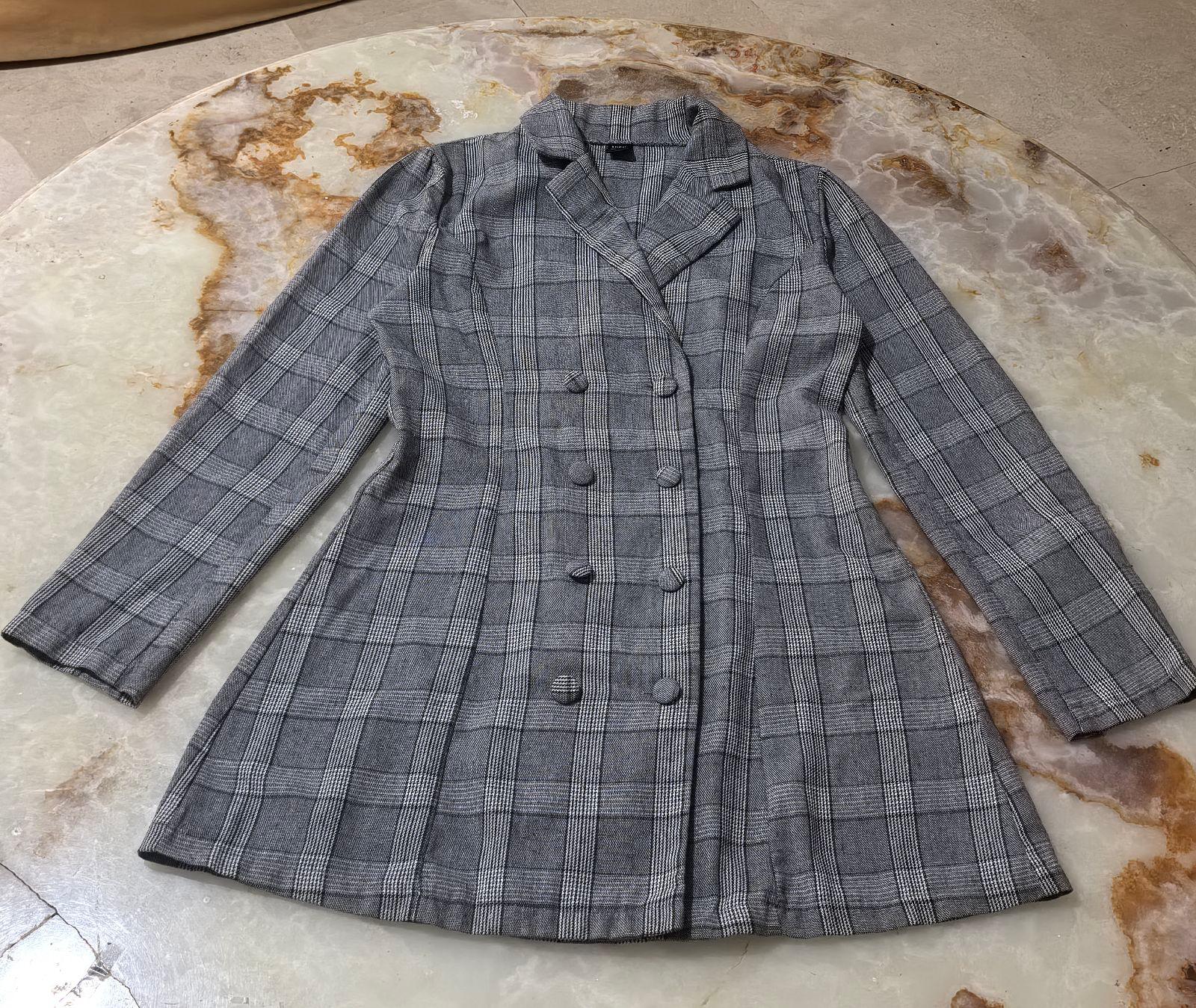 Blazer ligero Shen talla Small a rayas gris