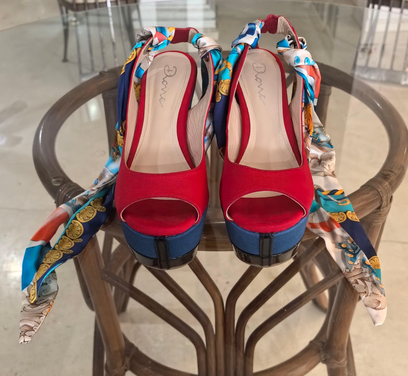 Zapatillas Dionice con tacón y cintas decorativas