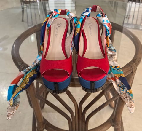 Zapatillas Dionice con tacón y cintas decorativas