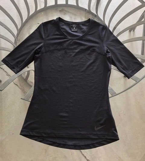 Blusa Nike XSmall Negra con Detalles de Malla
