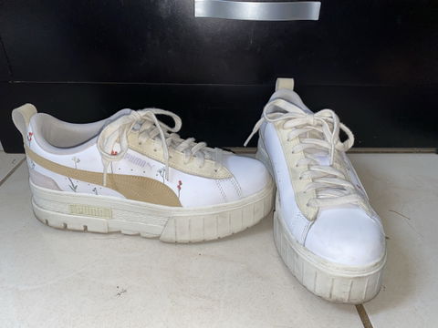 Tenis Puma con Detalles Florales - Buen Estado