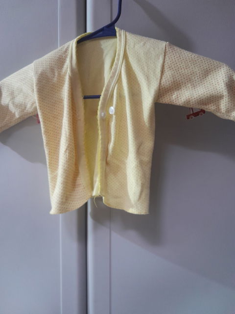 Blusa para bebé amarilla con puntos