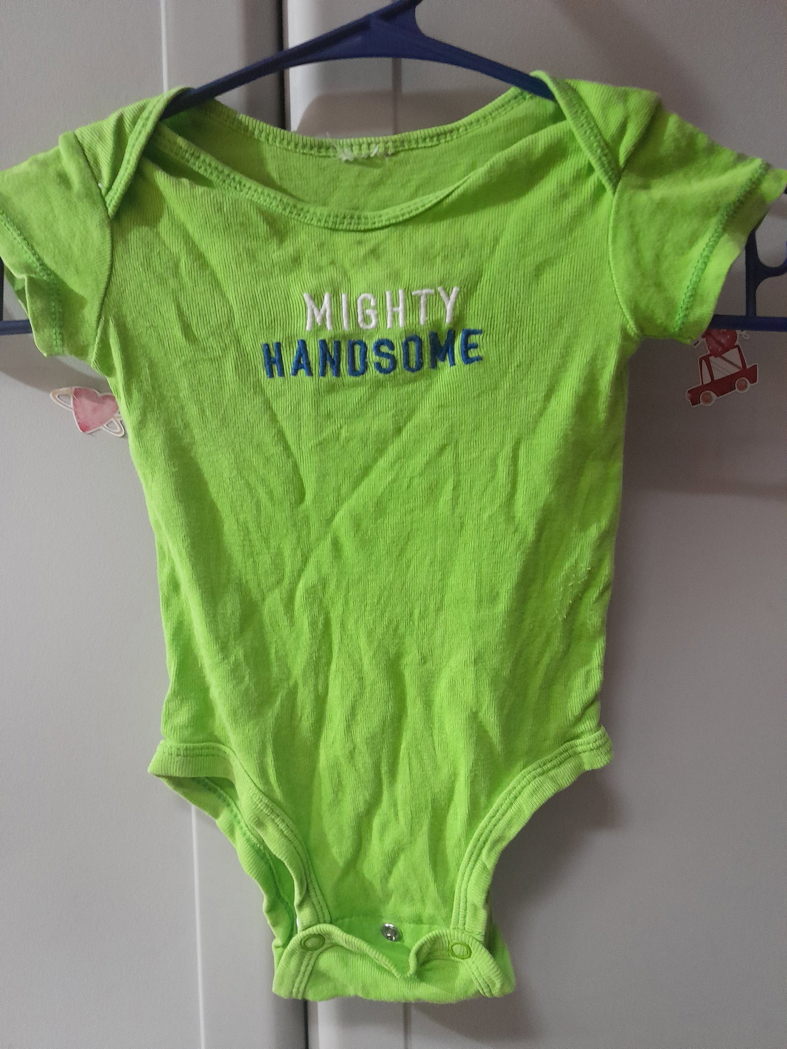 Pañalero Unisex Verde Neón "Mighty Handsome" en Buen Estado