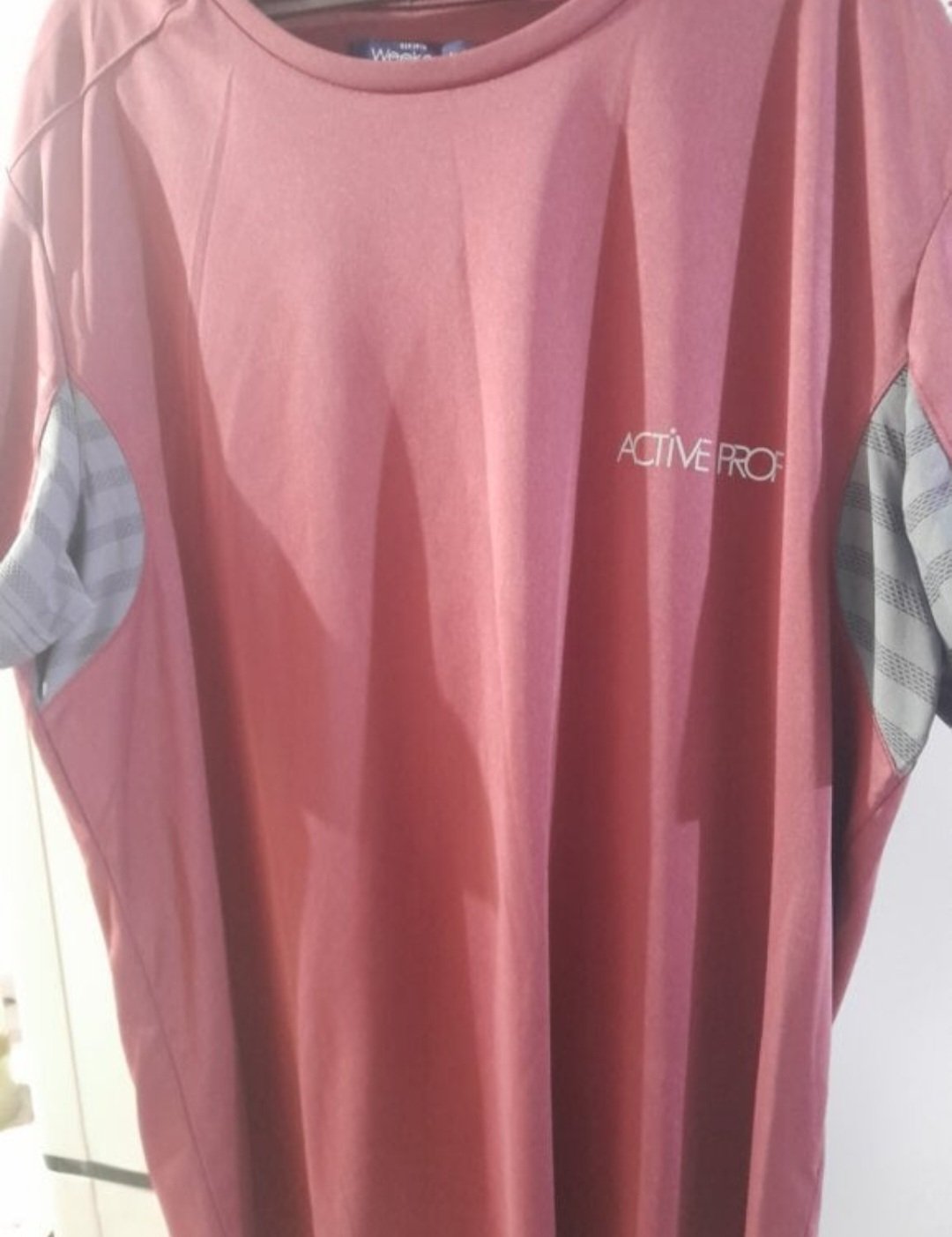 Playera nueva para hombre ACTIVE PROFF - Color burdeos