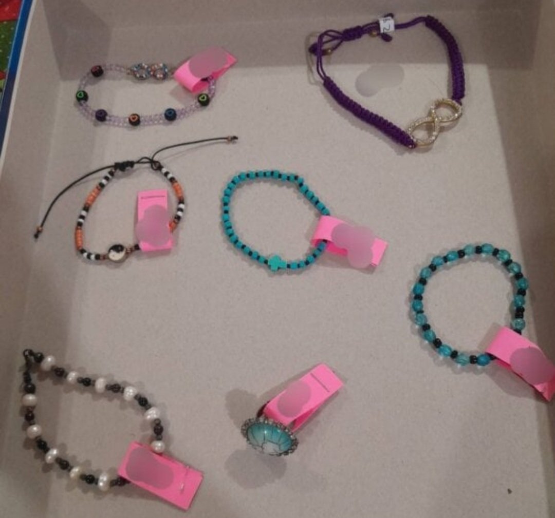 Lote de Pulseras, Collares y Aretes en Excelente Estado