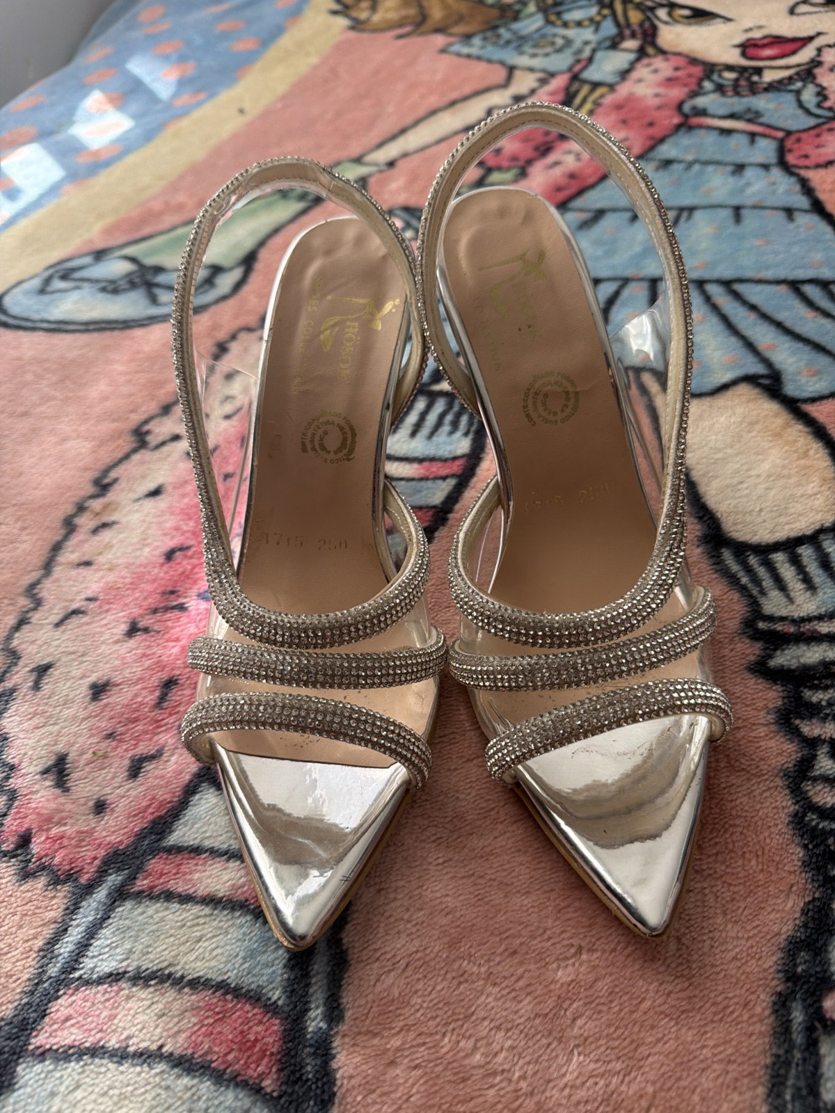 Zapatillas transparentes con brillos, un solo uso