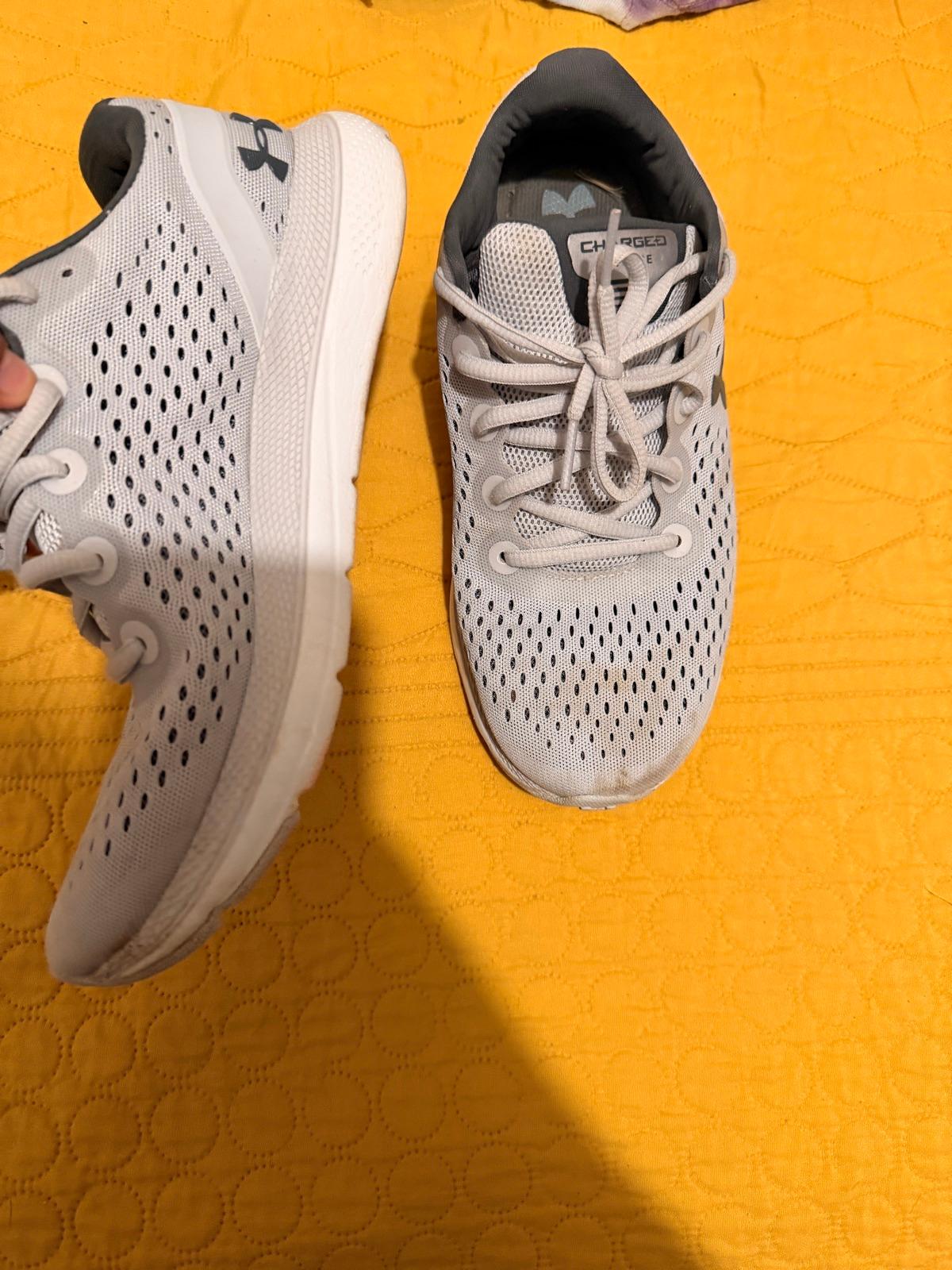 Tenis Under Armour en buen estado