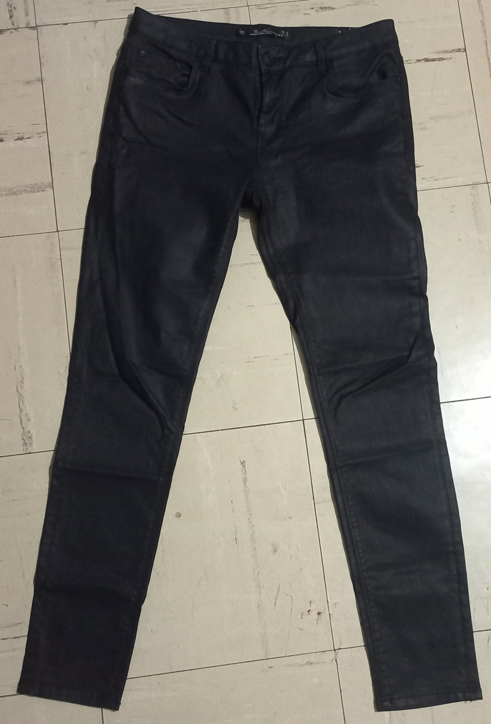 Jeans para dama Zara tipo vinipiel talla 30 como nuevos
