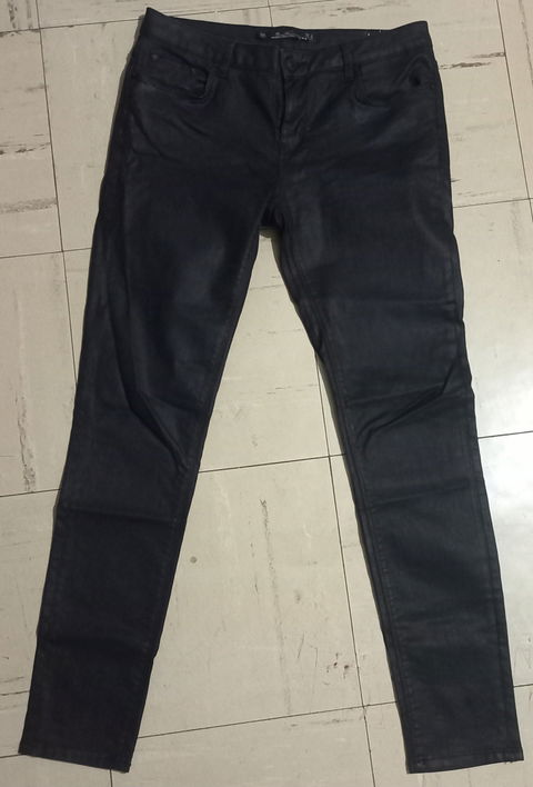 Jeans para dama Zara tipo vinipiel talla 30 como nuevos