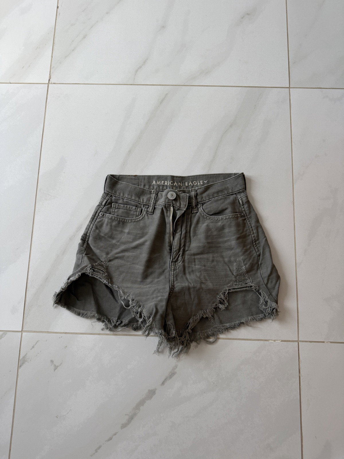 Shorts American Eagle de mezclilla gris