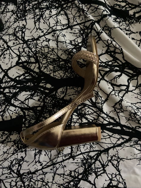 Zapatilla dorada Shun B, talla 37, nueva
