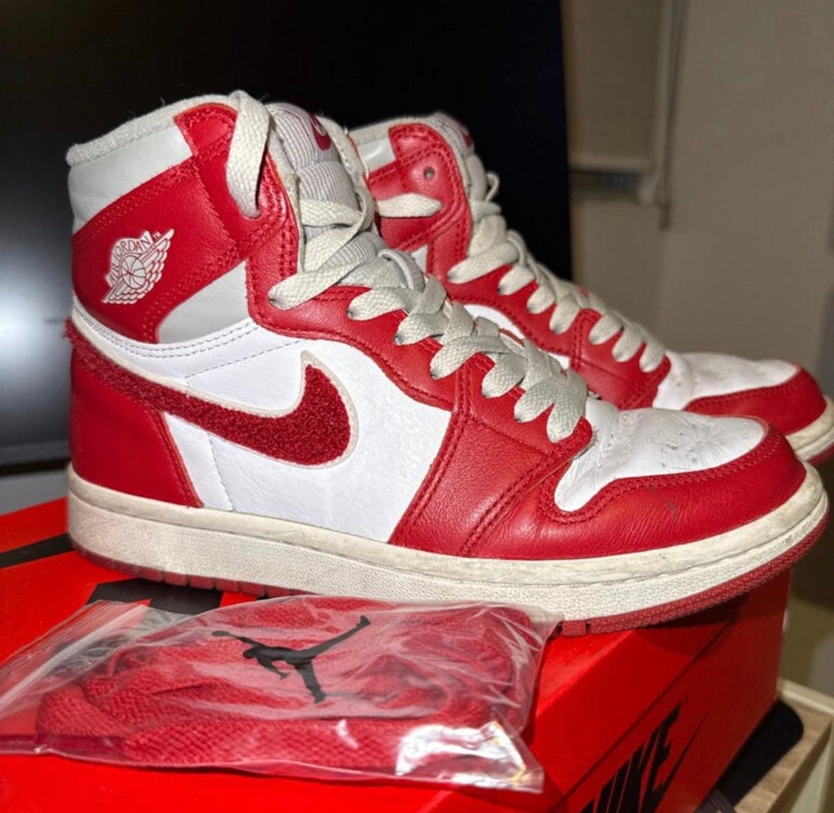 Tenis Nike Air Jordan Rojos Talla 3mx (6 US) con Agujetas Nuevas