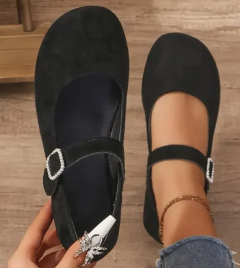 Zapatos bajos aterciopelados con hebilla y cierre de velcro - Talla 41