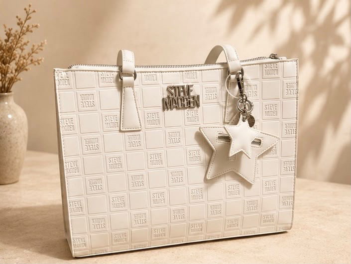 Bolso blanco Steve Madden con llavero estrella
