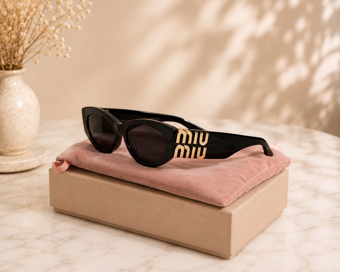 Lentes de sol Miu Miu estilo cat eye