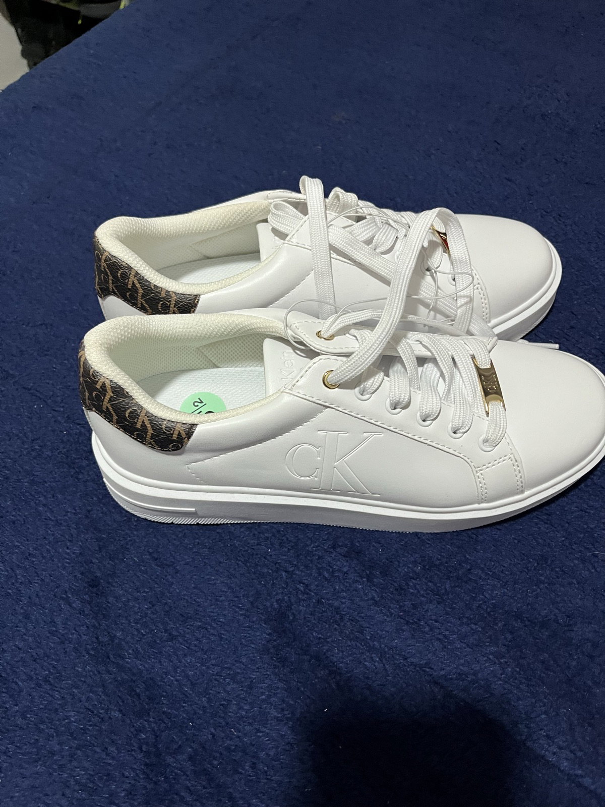 Tenis Calvin Klein Blancos con Detalles en Negro