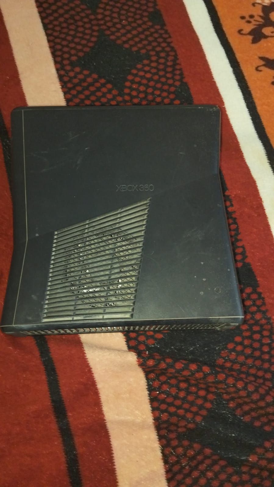 Consola Xbox 360 con 3 controles y cables