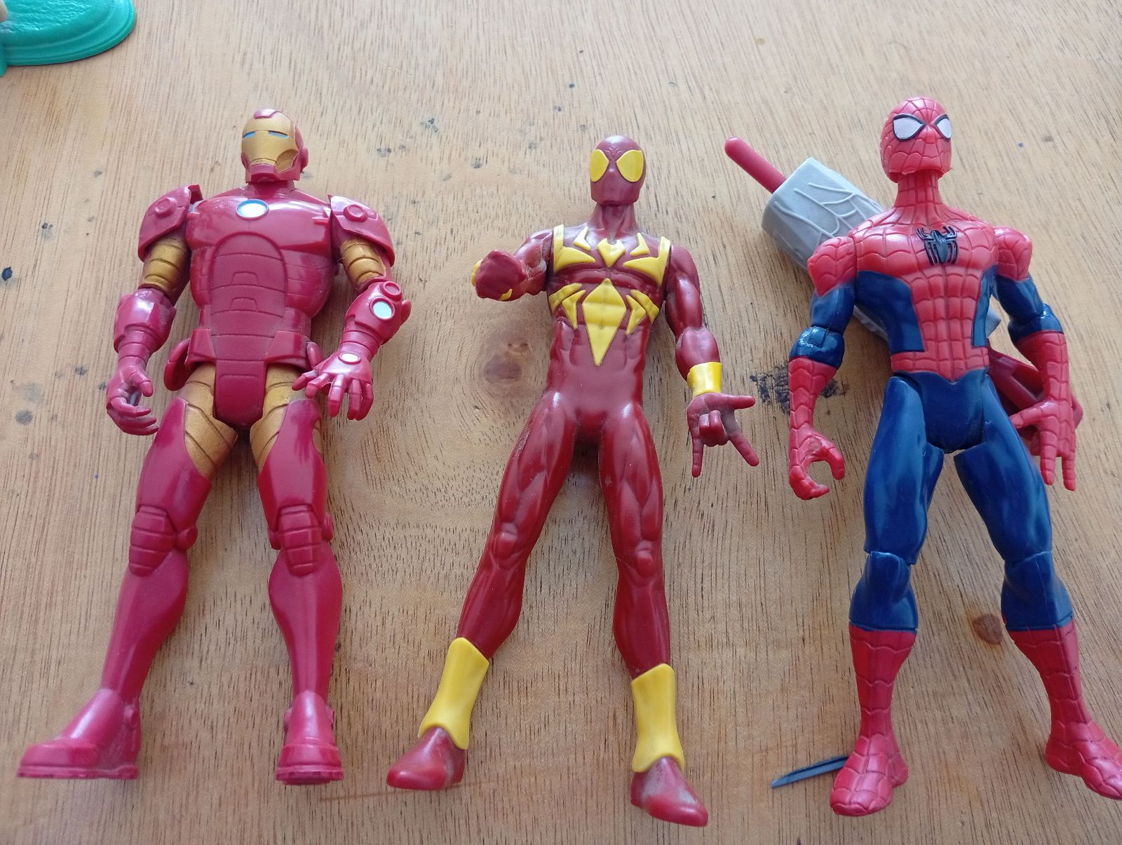 Figuras de acción Marvel: Iron Man y Spider-Man