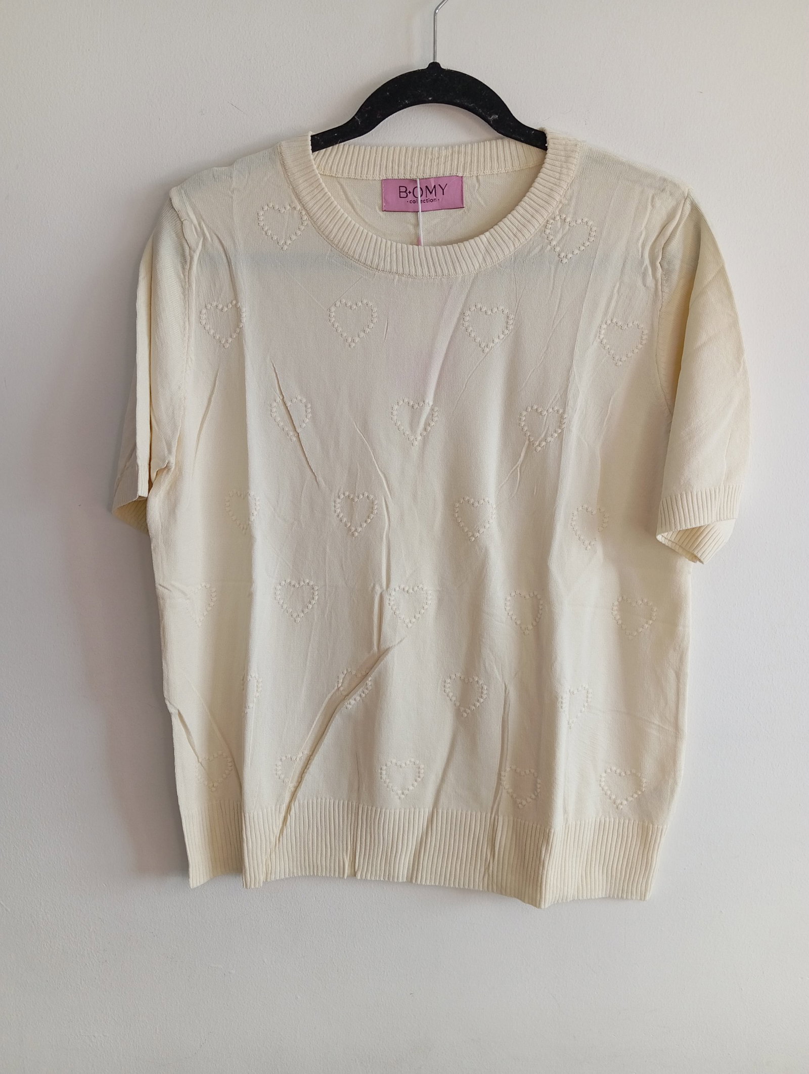 Blusa de Manga Corta BOMY con Corazones - Color Beige - Unitalla